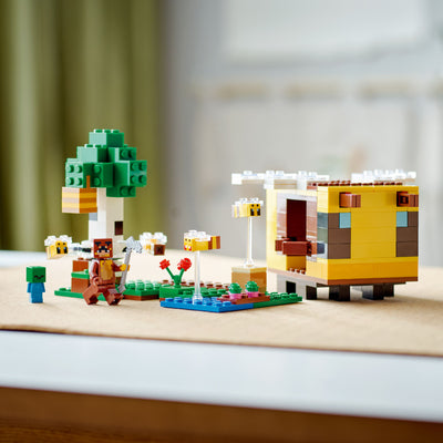 LEGO® Minecraft®: La Cabaña-Abeja