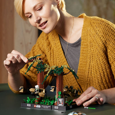 LEGO® Diorama: Duelo de Speeders en Endor™
